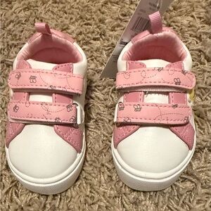 Disney Winnie The Pooh Baby Girl Sneaker Size: 5